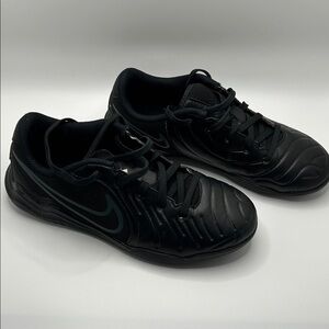 Nike Jr. Tiempo Legend 10 Club Indoor IC Soccer Shoes Black Size 3Y